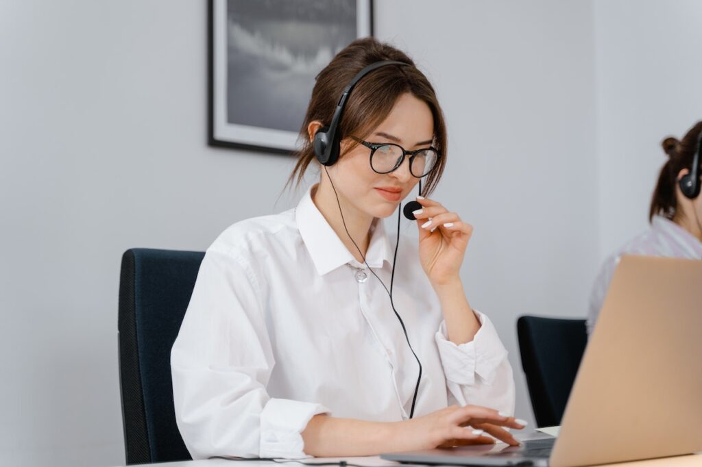 What You Need to Know About Predictive Dialers and Call Center Operations