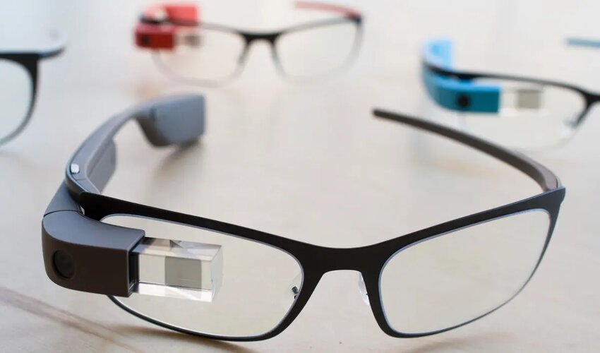 The Impact of Google Glass on Wearable Technology