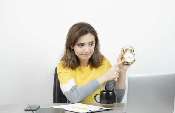 How to Make Time Pass Faster at Work Without Losing Focus